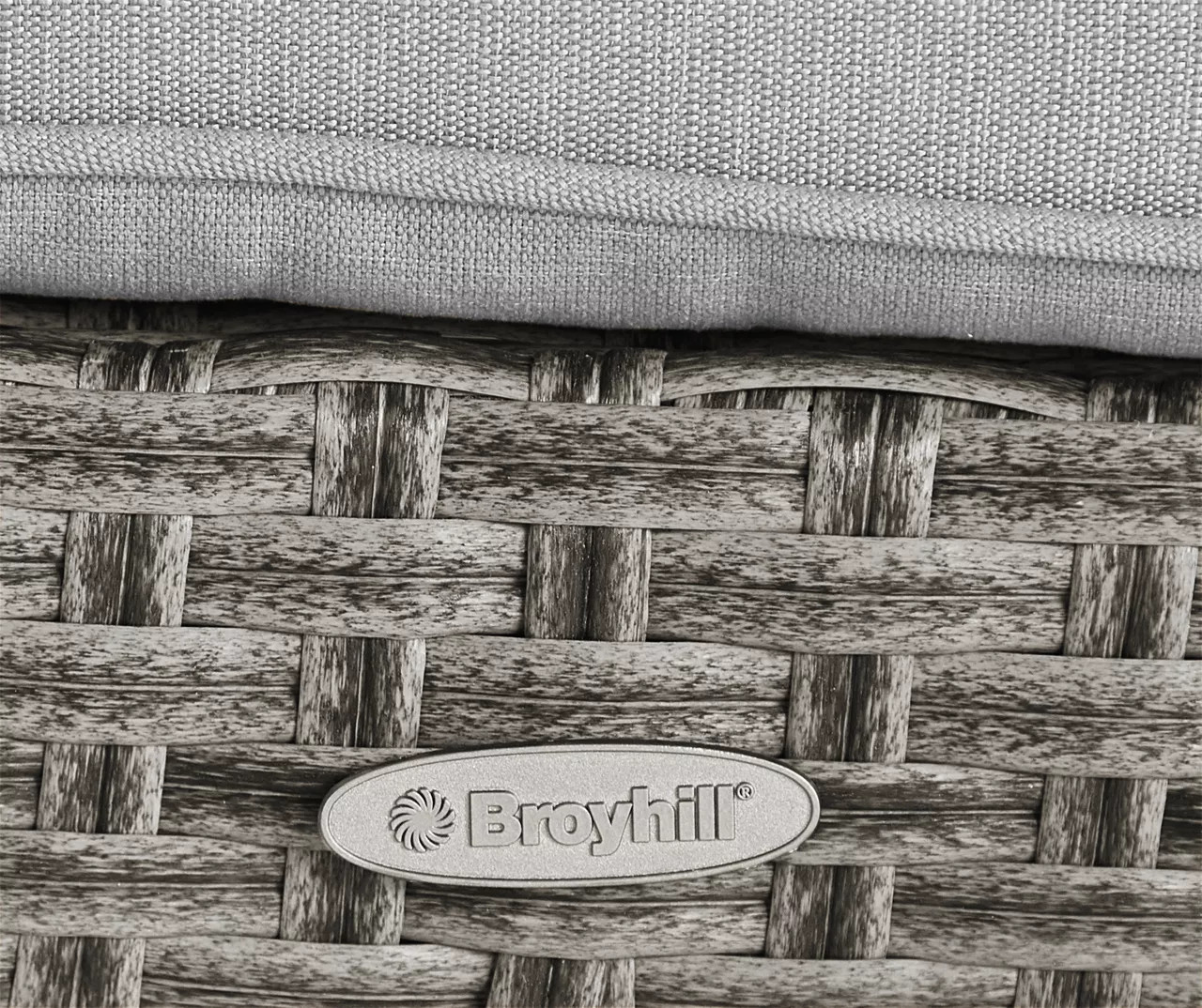 Broyhill Eagle Brooke All-Weather Wicker Cushioned Chaise Lounger - Image 8