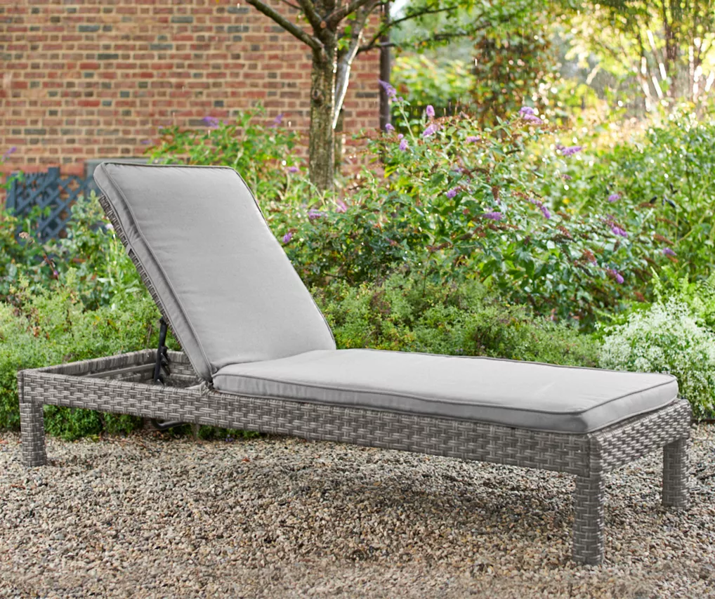 Broyhill Eagle Brooke All-Weather Wicker Cushioned Chaise Lounger - Image 10